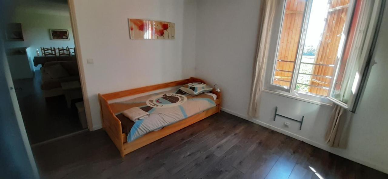 Le Gite Des Cinq Cepages Frejus Bagian luar foto